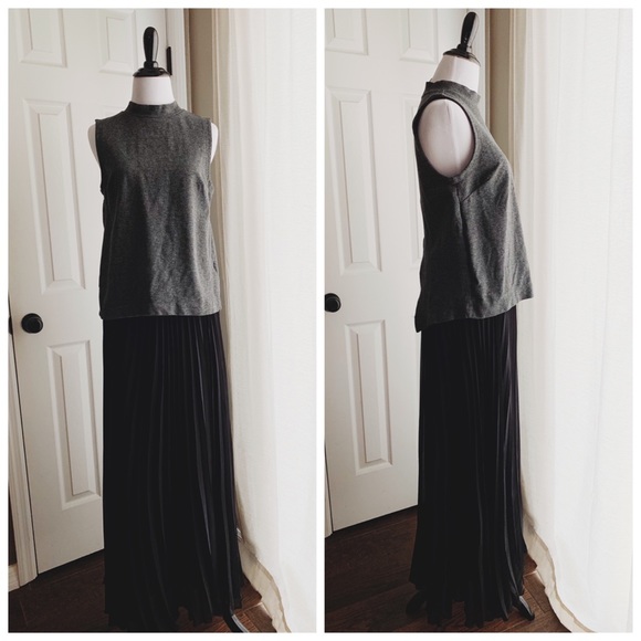 Banana Republic Grey Sleeveless Top - Picture 3 of 5